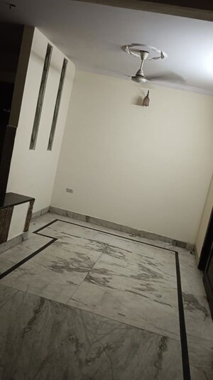 Room in 2 BHK Builder Floor at Naraina – for Rent