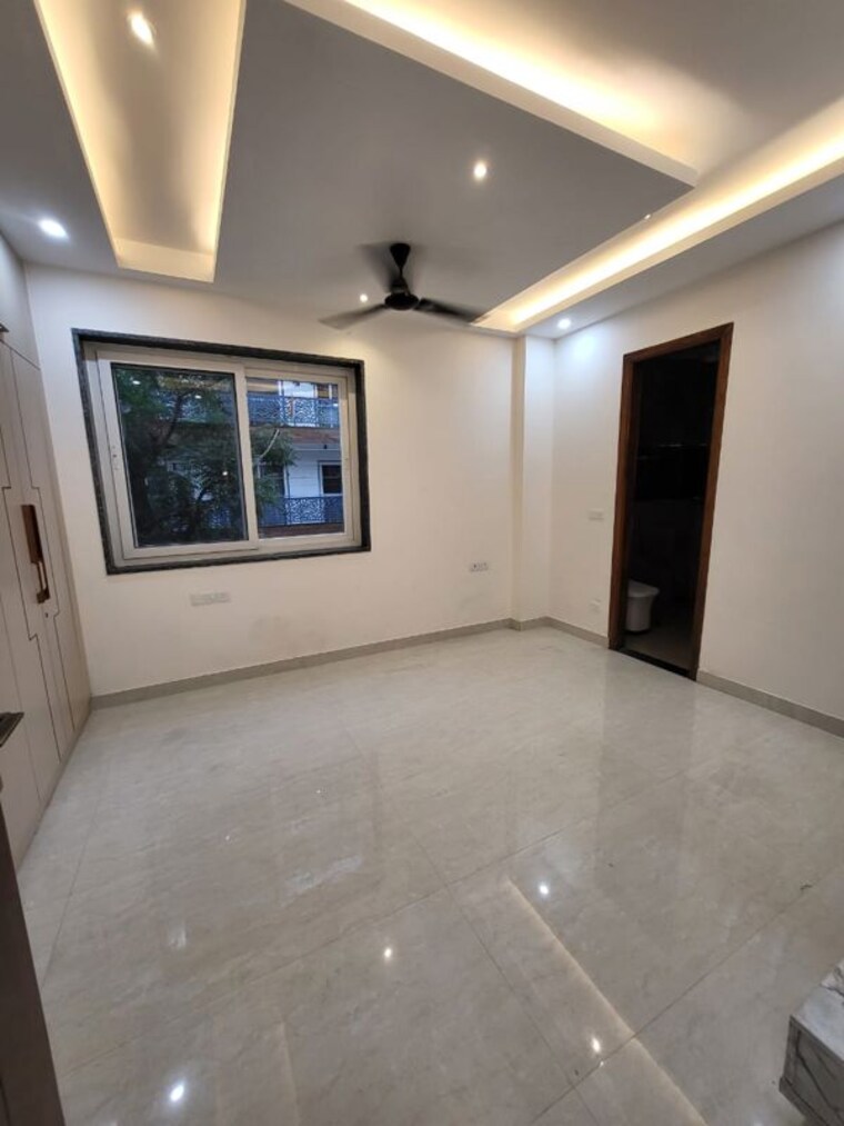 Room, sector 15 3 Bedroom 200 Sq.Yd. Builder Floor In Sector 15 Gurgaon 10566253