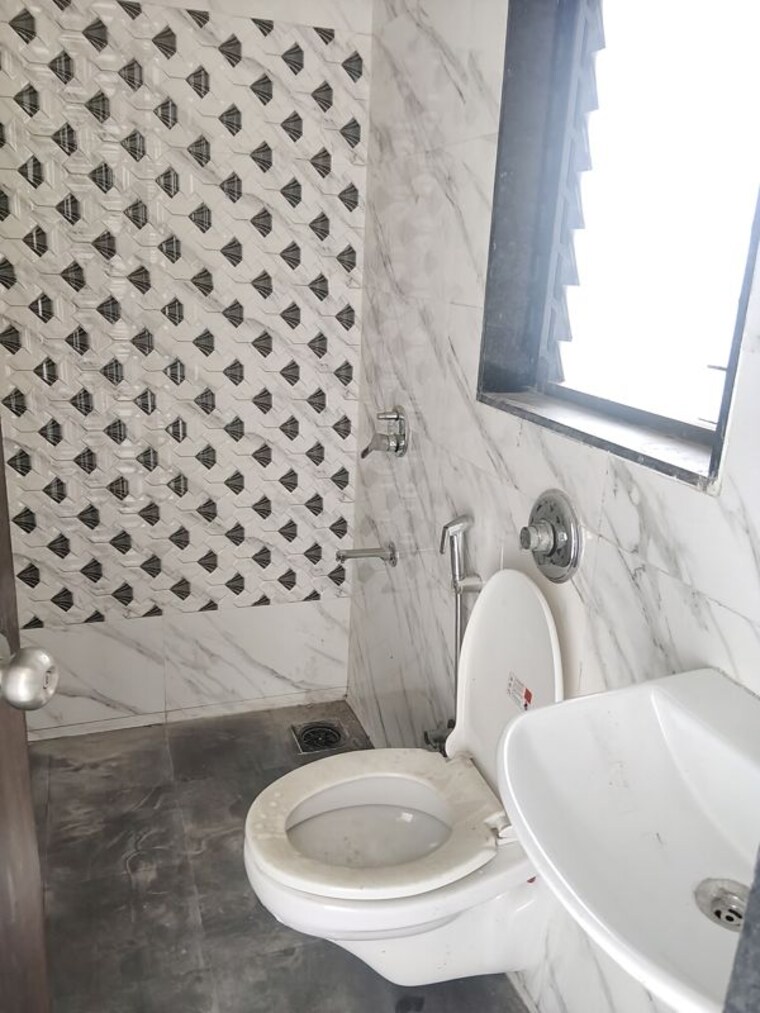 Bathroom, uk-iridium 1 Bedroom 420 Sq.Ft. Apartment In Kandivali East Mumbai 10566258