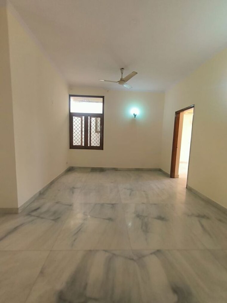 Room, gulmohar park 4 Bedroom 370 Sq.Yd. Builder Floor In Gulmohar Park Delhi 10566272