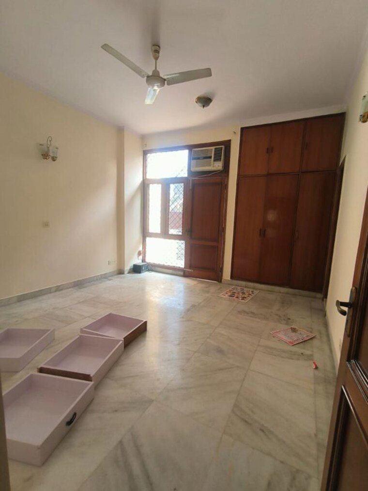 Room, gulmohar park 4 Bedroom 370 Sq.Yd. Builder Floor In Gulmohar Park Delhi 10566272