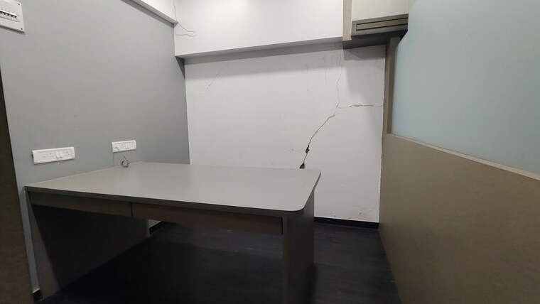 Room, magic-square Commercial Office Space 650 Sq.Ft. In Malad East Mumbai 10566279