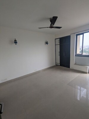 Room in 2 BHK Apartment at Unitech Uniworld Gardens 2, Sector 47 – for Rent