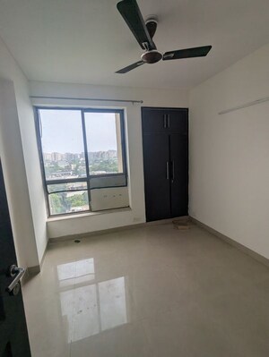 Room in 2 BHK Apartment at Unitech Uniworld Gardens 2, Sector 47 – for Rent