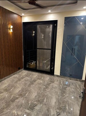 Room in 3 BHK Builder Floor at Sushant Lok Iii – for Sale
