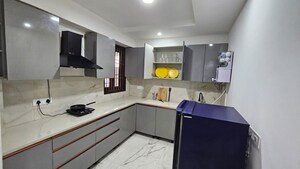 Team Area in 2 BHK Apartment at Saket – for Rent
