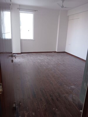 Room in 5 BHK Apartment at RPS Auria, Sector 88 – for Rent