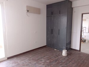 Room in 5 BHK Apartment at RPS Auria, Sector 88 – for Rent