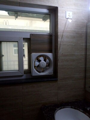 Building Lobby in 3 BHK Builder Floor at BPTP Amstoria, Sector 102 – for Sale
