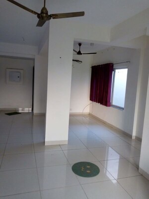 Building Lobby in 3 BHK Builder Floor at BPTP Amstoria, Sector 102 – for Sale