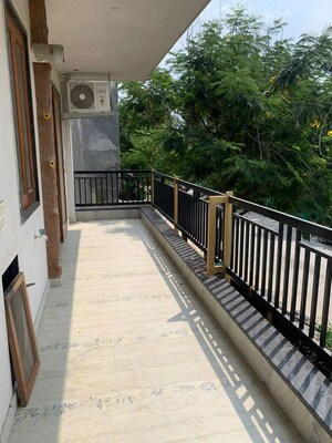 Balcony in 3 BHK Builder Floor at BPTP Amstoria, Sector 102 – for Sale