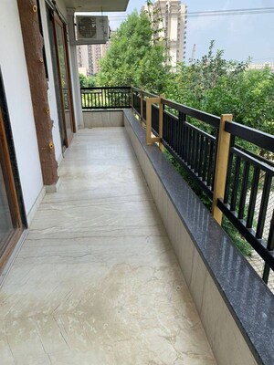 Balcony in 3 BHK Builder Floor at BPTP Amstoria, Sector 102 – for Sale