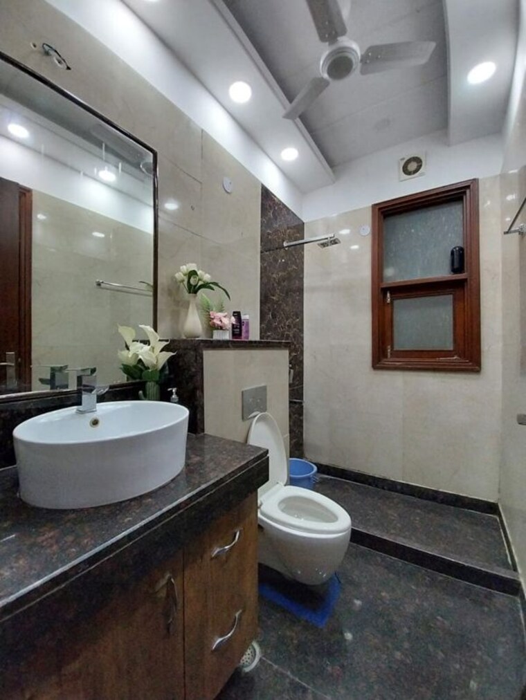 Bathroom, sushant lok i 3 Bedroom 1800 Sq.Ft. Builder Floor In Sushant Lok I Gurgaon 10566344