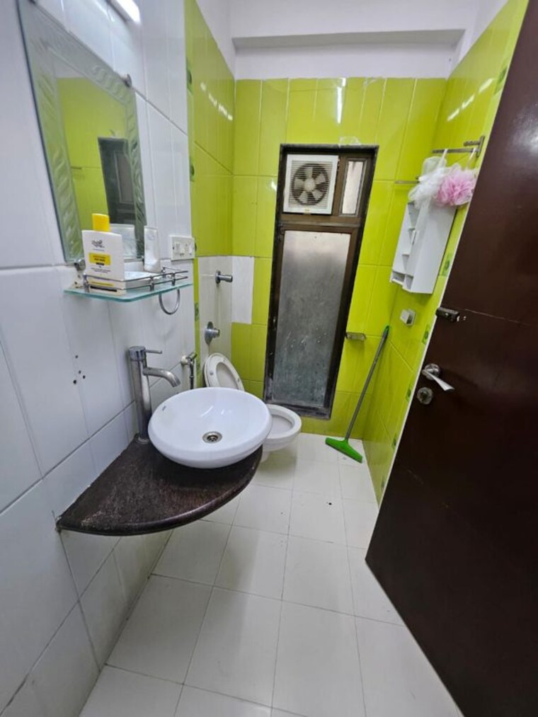 Bathroom, bandra west 2 Bedroom 710 Sq.Ft. Apartment In Bandra West Mumbai 10566345