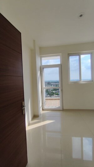 Room in 2 BHK Apartment at Omaxe The Resort, South Mullanpur – for Sale