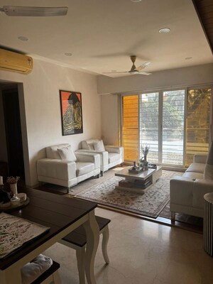 2 BHK Apartment For Sale in Khar West