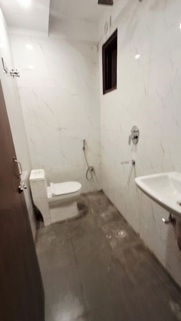 Bathroom, neb sarai 1 Bedroom 450 Sq.Ft. Builder Floor In Neb Sarai Delhi 10566386