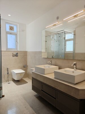 Bathroom in 3.5 BHK Apartment at Emaar Emerald Floors Premier, Sector 65 – for Rent