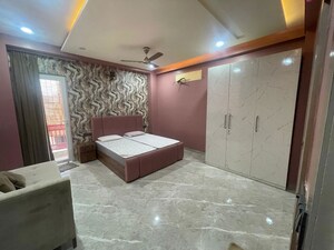 Room in 3 BHK Builder Floor at Sector 109 – for Rent