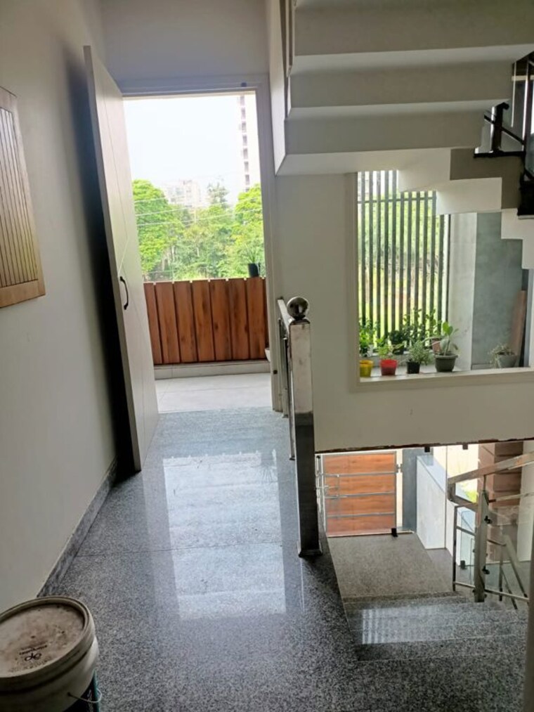 Balcony, penta-homes 2 Bedroom 1800 Sq.Ft. Builder Floor In Vip Road Zirakpur 10566418