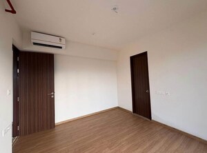 Room in 1 BHK Apartment at Embassy One Thane, Panch Pakhadi – for Rent