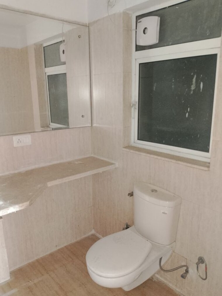 Bathroom, emaar-palm-hills 3.5 Bedroom 1550 Sq.Ft. Apartment In Sector 77 Gurgaon 10566460