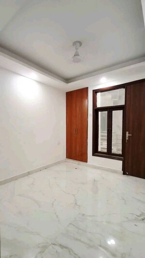 Room in 1 BHK Apartment at Chattarpur – for Rent