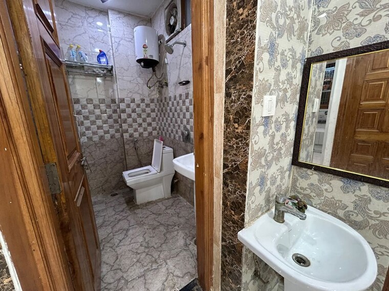 Bathroom, rwa-apartments-sector-116 2.5 Bedroom 1900 Sq.Ft. Villa In Sector 116 Noida 10562033