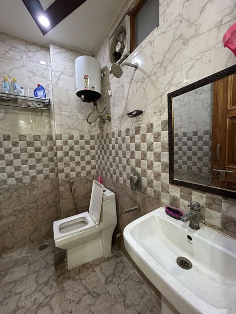 Bathroom, rwa-apartments-sector-116 2.5 Bedroom 1900 Sq.Ft. Villa In Sector 116 Noida 10562033
