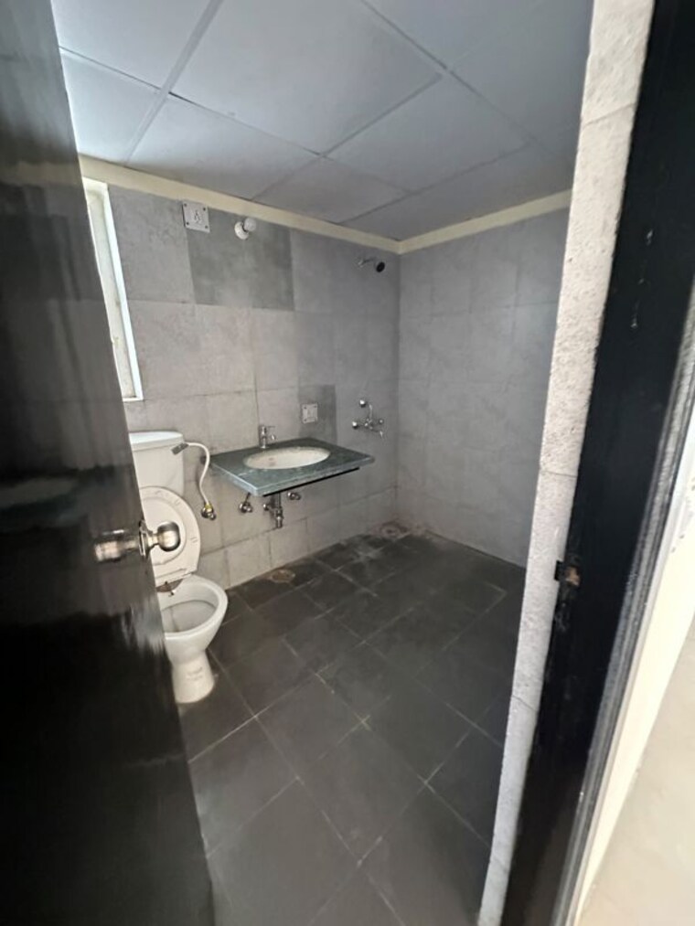 Bathroom, ansal-crown-heights 3 Bedroom 1520 Sq.Ft. Apartment In Sector 80 Faridabad 10566508