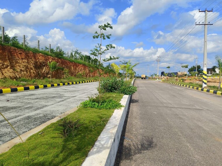Garden, glentree-pharma-county  165 Sq.Yd. Plot In Nandiwanaparthy Hyderabad 10566804