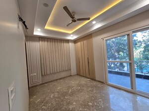 Room in 3.5 BHK Apartment at Shiv Nagar – for Sale