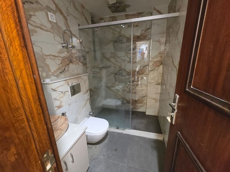 Bathroom, fateh nagar 3 Bedroom 120 Sq.Yd. Apartment In Fateh Nagar Delhi 10567205