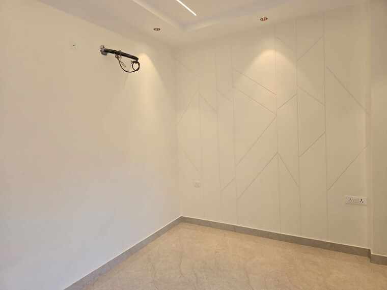 Room, fateh nagar 3 Bedroom 120 Sq.Yd. Apartment In Fateh Nagar Delhi 10567205