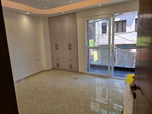 Room in 3 BHK Apartment at Janakpuri – for Sale