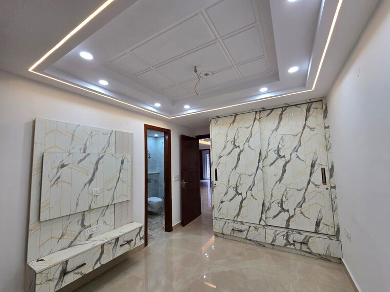 Room, janakpuri 3 Bedroom 225 Sq.Yd. Apartment In Janakpuri Delhi 10460920