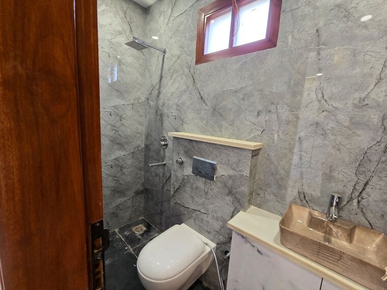 Bathroom, janakpuri 3 Bedroom 225 Sq.Yd. Apartment In Janakpuri Delhi 10460920