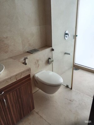 Bathroom in 5 BHK Apartment at Oberoi Realty Esquire, Goregaon East – for Sale