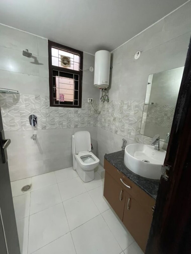 Bathroom, sector 4 3 Bedroom 2000 Sq.Ft. Builder Floor In Sector 4 Gurgaon 10567525
