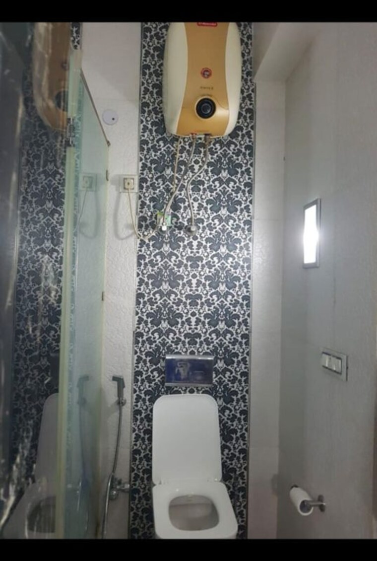 Bathroom, greater kailash i 3 Bedroom 1600 Sq.Ft. Builder Floor In Greater Kailash I Delhi 10567508