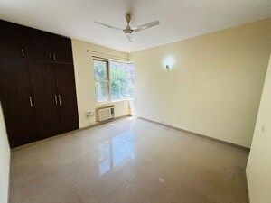 Room in 3 BHK Builder Floor at Unitech South City II, Sector 50 – for Rent