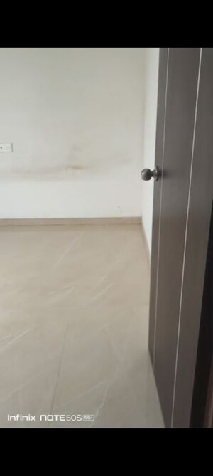 Room in 2 BHK Apartment at Pallavi Chhaya CHS, Chembur – for Rent