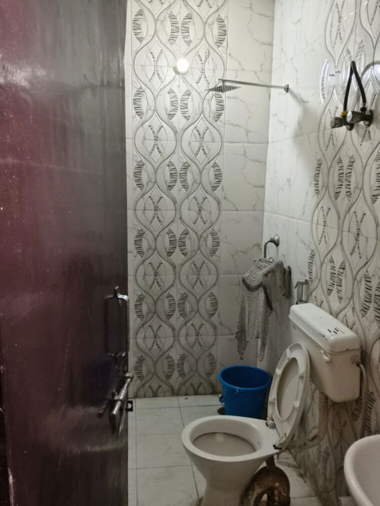 Bathroom, vasundhara sector 2 Commercial Office Space 400 Sq.Ft. In Vasundhara Sector 2 Ghaziabad 10565844