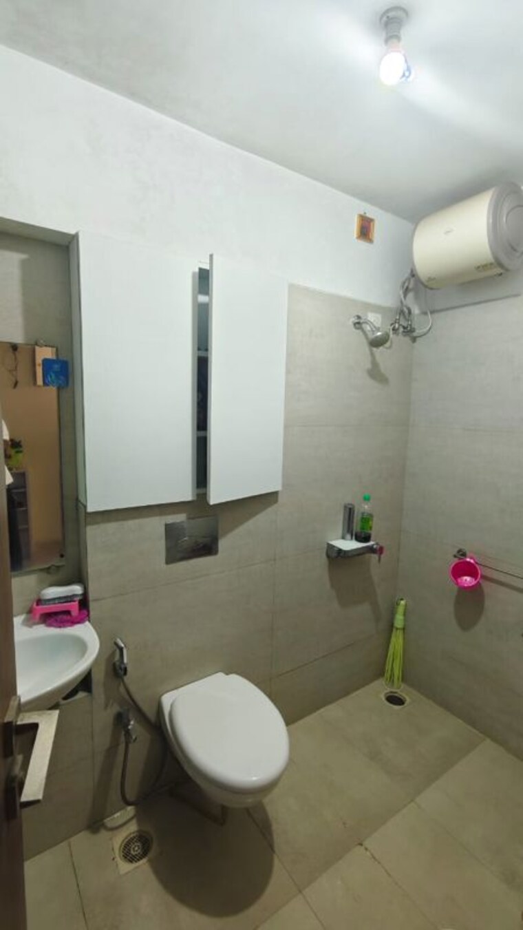 Bathroom, kanakia-spaces-zen-world 2 Bedroom 750 Sq.Ft. Apartment In Kanjurmarg East Mumbai 10567562
