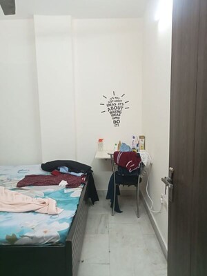 Room in 1 BHK Builder Floor at Sant Nagar – for Rent