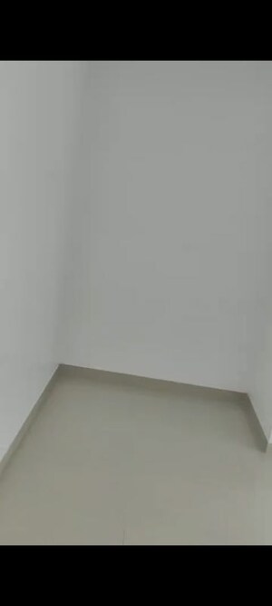 Room in 2 BHK Apartment at Kalpataru Immensa D, Kolshet Road – for Rent