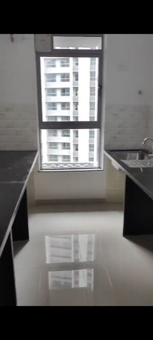2 BHK Apartment For Rent in Kalpataru Immensa D, Kolshet Road
