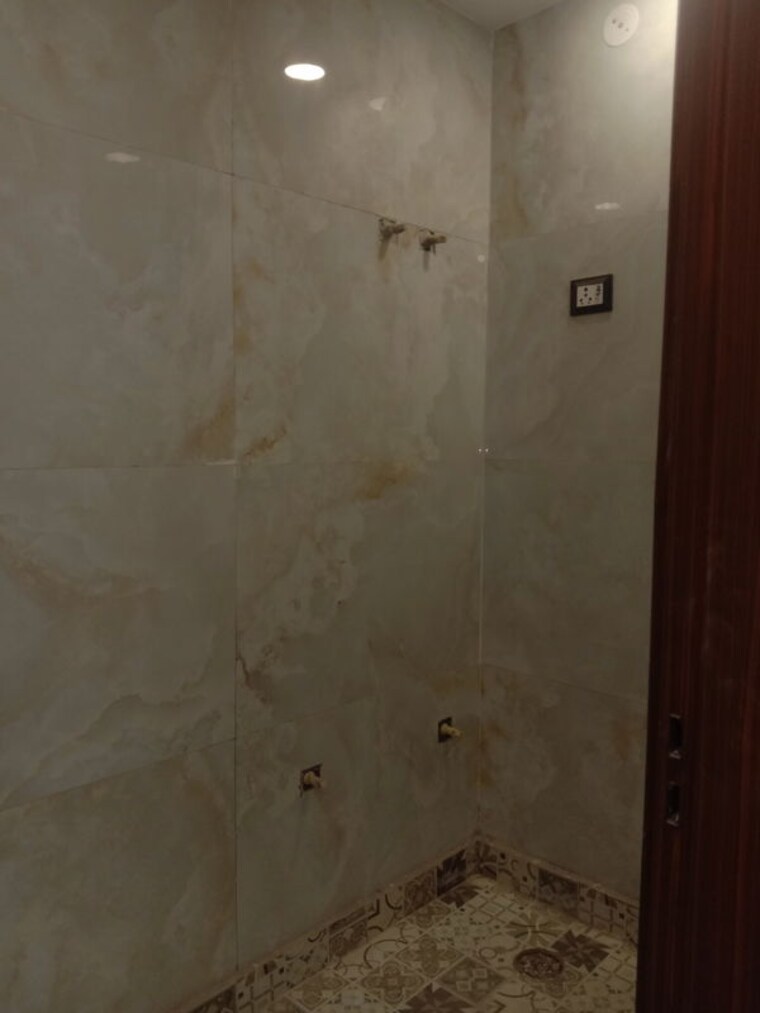 Bathroom, mohan garden 2 Bedroom 450 Sq.Ft. Builder Floor In Mohan Garden Delhi 10567604