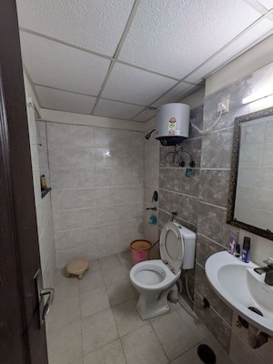 Bathroom in 2.5 BHK Apartment at Amrapali Silicon City, Sector 76 – for Rent