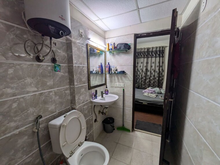 Bathroom, amrapali-silicon-city 2.5 Bedroom 1180 Sq.Ft. Apartment In Sector 76 Noida 10567612